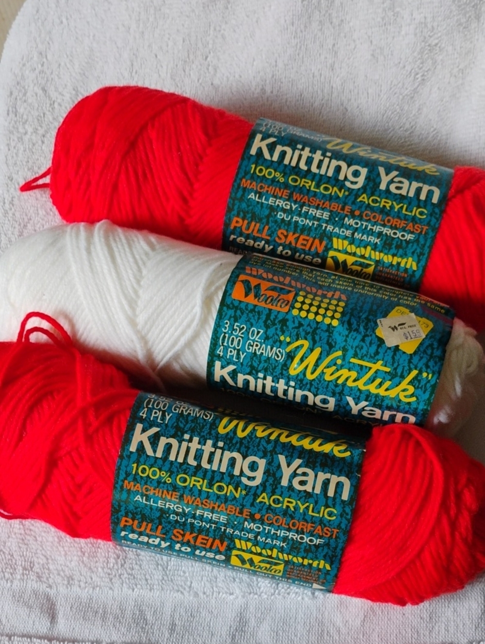 Wintuk Knitting Yarn Trio - Red & White
